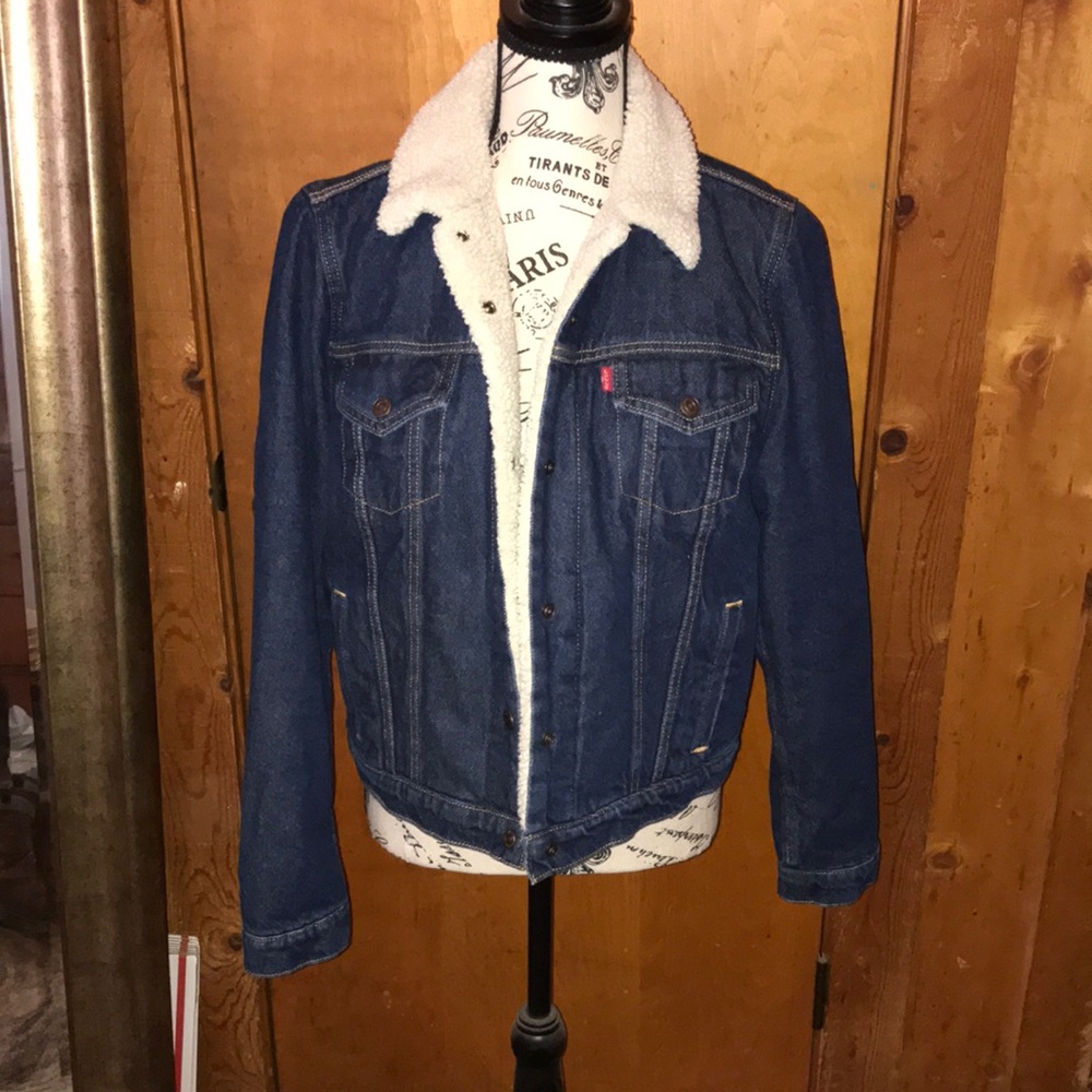 Nwot Levi’s Sherpa lined jean jacket